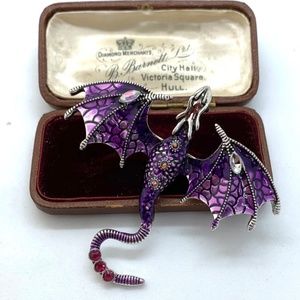 ❤️ 3/$35  Stunning Purple and Silver Flying Dragon Costume Brooch